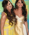 August_7th_-_Teen_Choice_Awards_28Arrivals29_-_With_Selena_Gomez_28529.jpg