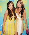 August_7th_-_Teen_Choice_Awards_28Arrivals29_-_With_Selena_Gomez_285629.jpg