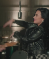 Brad_Paisley_-_Without_a_Fight_ft__Demi_Lovato5Bvia_torchbrowser_com5D_mp41272.png
