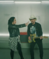 Brad_Paisley_-_Without_a_Fight_ft__Demi_Lovato5Bvia_torchbrowser_com5D_mp41647.png
