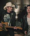 Brad_Paisley_-_Without_a_Fight_ft__Demi_Lovato5Bvia_torchbrowser_com5D_mp41713.png