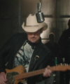 Brad_Paisley_-_Without_a_Fight_ft__Demi_Lovato5Bvia_torchbrowser_com5D_mp41945.png