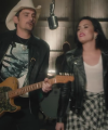 Brad_Paisley_-_Without_a_Fight_ft__Demi_Lovato5Bvia_torchbrowser_com5D_mp41967.png