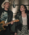 Brad_Paisley_-_Without_a_Fight_ft__Demi_Lovato5Bvia_torchbrowser_com5D_mp41968.png