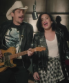 Brad_Paisley_-_Without_a_Fight_ft__Demi_Lovato5Bvia_torchbrowser_com5D_mp41977.png