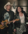 Brad_Paisley_-_Without_a_Fight_ft__Demi_Lovato5Bvia_torchbrowser_com5D_mp41990.png
