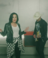 Brad_Paisley_-_Without_a_Fight_ft__Demi_Lovato5Bvia_torchbrowser_com5D_mp42778.png