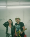 Brad_Paisley_-_Without_a_Fight_ft__Demi_Lovato5Bvia_torchbrowser_com5D_mp43570.png
