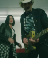 Brad_Paisley_-_Without_a_Fight_ft__Demi_Lovato5Bvia_torchbrowser_com5D_mp43859.png