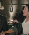 Brad_Paisley_-_Without_a_Fight_ft__Demi_Lovato5Bvia_torchbrowser_com5D_mp45003.png