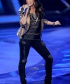 DemiLovato_performs_on_American_Idol_02.jpg