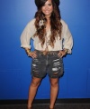 Demi_Lovato_at_the_Y100_Radio_Station_in_Miami_283229.jpg