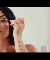 Demi_Lovato_for_NYC_-_How_To-_The_Trendy_Look_-_YouTube5Bvia_torchbrowser_com5D_mp40983.png