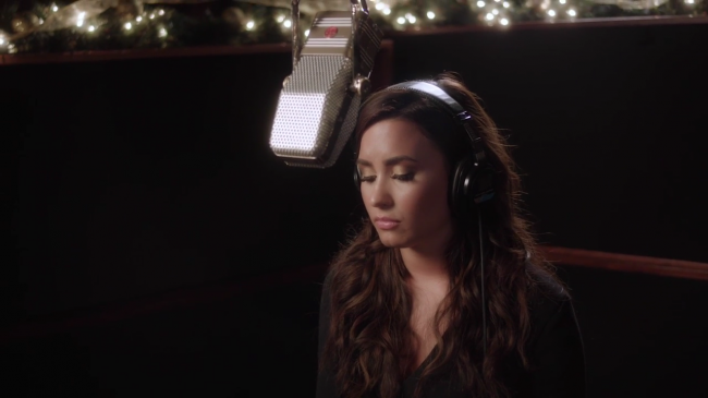 Demi_Lovato_-_Silent_Night_28Honda_Civic_Tour_Holiday_Special29_mp40271.png