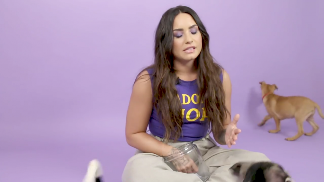 Demi_Lovato_Plays_With_Puppies_28While_Answering_Fan_Questions295Bvia_torchbrowser_com5D_mp48337.png